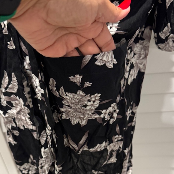 Spiritual Gangster Black and White Floral Kimono - Picture 6 of 13